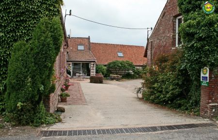 Entrée de la propriété avec parking privé Chambre d'hôtes n°G622519 Auchy-au-Bois - Pas-de-Calais - Entrée de la propriété avec parking privé