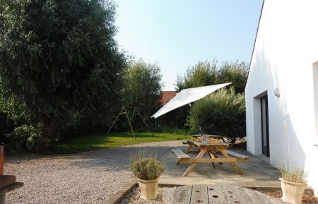 G&icirc;te n&deg;G11020 Verlincthun - Pas-de-Calais - Terrasse avec salon de jardin, transats et barbecue