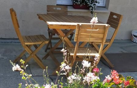 Terrasse et son salon de jardin. Gîte n°G622002 Noyelles-lès-Vermelles - Pas-de-Calais - Terrasse et son salon de jardin.