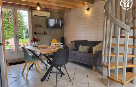 Pièce à vivre avec coin salon et coin repas avec accès direct à la terrasse Gîte n°G690798 Saint-Inglevert - Pas-de-Calais - Pièce à vivre avec coin salon et coin repas avec accès direct à la terrasse