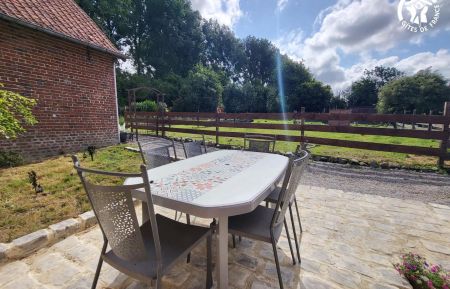 G&icirc;te n&deg;G022558 Aix-en-Issart - Pas-de-Calais - Terrasse avec vue sur les animaux