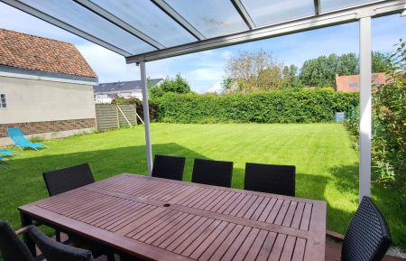 Terrasse avec barbecue (Weber, charbon non inclus) Gîte n°G622429 Wardrecques - Pas-de-Calais - Terrasse avec barbecue (Weber, charbon non inclus)