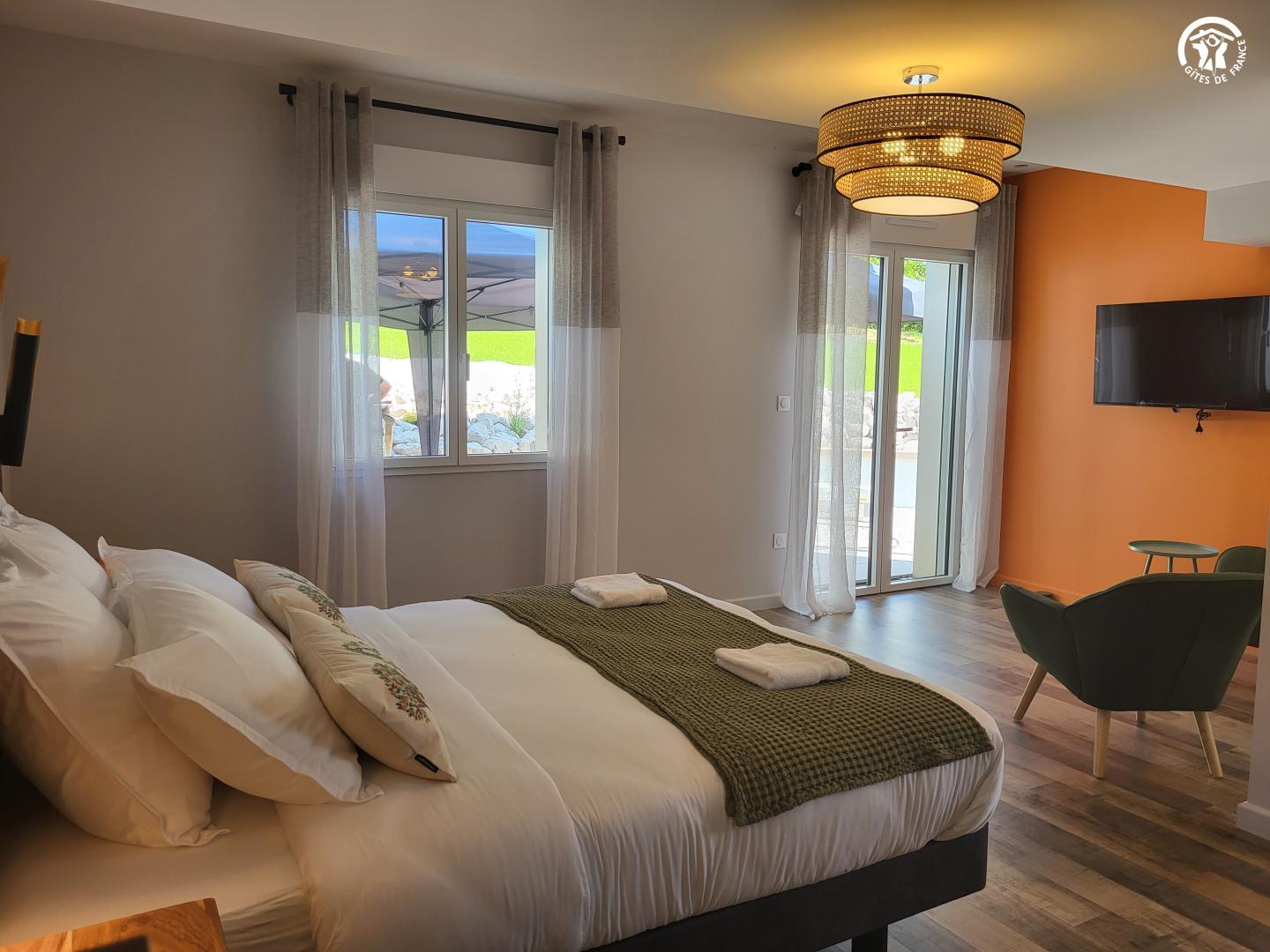 Chambre accès PMR avec terrasse privée photo 12