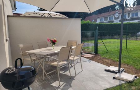 G&icirc;te n&deg;G622561 Pihen-l&egrave;s-Gu&icirc;nes - Pas-de-Calais - Terrasse avec salon de jardin, parasol et barbecue