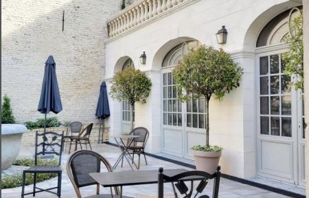 City Break n&deg;G622622 Saint-Omer - Pas-de-Calais - Cour commune avec salon de jardin