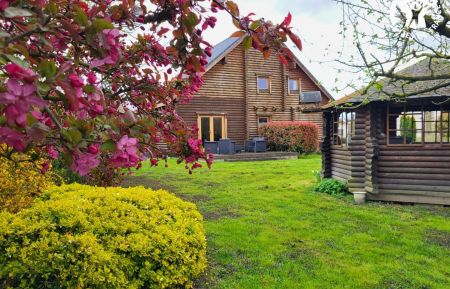 G&icirc;te n&deg;G622643 Gonnehem - Pas-de-Calais - Jardin fleuri 