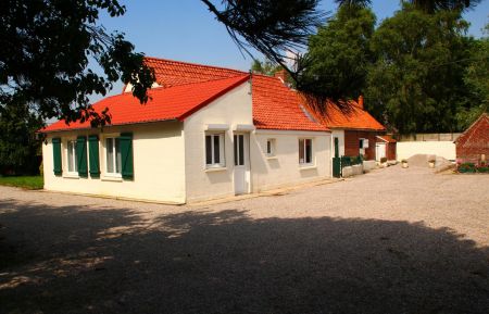 G&icirc;te n&deg;G1254 Audruicq - Pas-de-Calais - Vue sur la cour , expos&eacute;e au sud