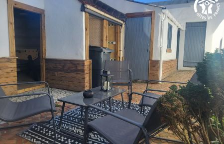 G&icirc;te n&deg;G622652 Le Portel - Pas-de-Calais - Cour avec salon de jardin