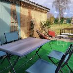 Terrasse avec salon de jardin et fauteuils de détente Terrasse avec salon de jardin et fauteuils de détente