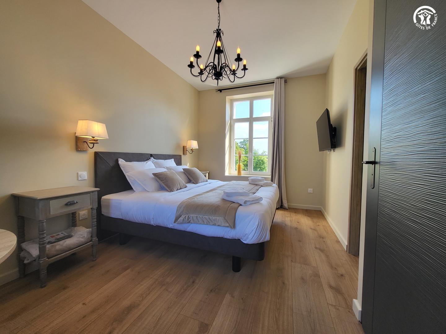 Chambre avec sa salle de douche et toilette indépendant photo 20