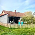 Fa&ccedil;ade arri&egrave;re du gite avec jardin priv&eacute;e clos et terrasse