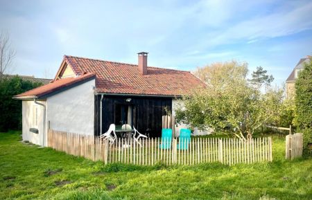 Façade arrière du gite avec jardin privée clos et terrasse Gîte n°G622508 Équihen-Plage - Pas-de-Calais - Façade arrière du gite avec jardin privée clos et terrasse