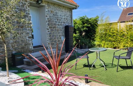 G&icirc;te n&deg;G622536 Saint-&Eacute;tienne-au-Mont - Pas-de-Calais - Terrasse privative avec salon de jardin et transats