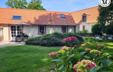 G&icirc;te n&deg;G3241 Neufch&acirc;tel-Hardelot - Pas-de-Calais - Jardin avec salon de jardin, transats, parasol et barbecue
