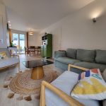 Salon dans la pi&egrave;ce &agrave; vivre