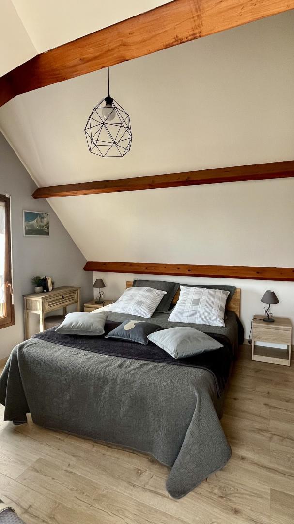 Chambre Chamonix équipée d'un grand lit de 160 x 200 photo 18