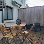 Patio avec salon de jardin et de d&eacute;tente 