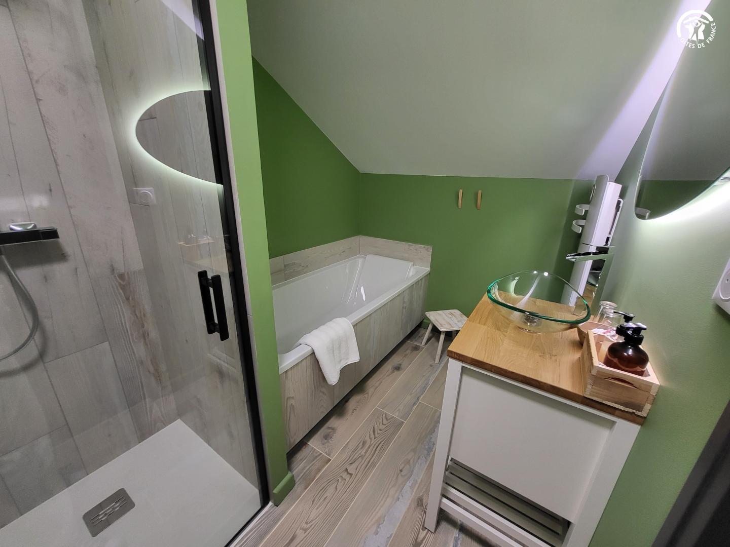 Salle de bain attenante photo 26