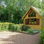 Chalet familial  de 40 m&sup2; dans un terrain non clos privatif, avec cour, terrasse, jardin, parking. 
