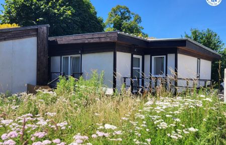 Façade du gite avec jardin sauvage Gîte n°G622668 Carly - Pas-de-Calais - Façade du gite avec jardin sauvage