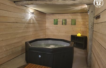Chambre d'h&ocirc;tes n&deg;G622568 Ch&eacute;riennes - Pas-de-Calais - Espace bien-&ecirc;tre avec spa couvert dans la grange non ferm&eacute;e