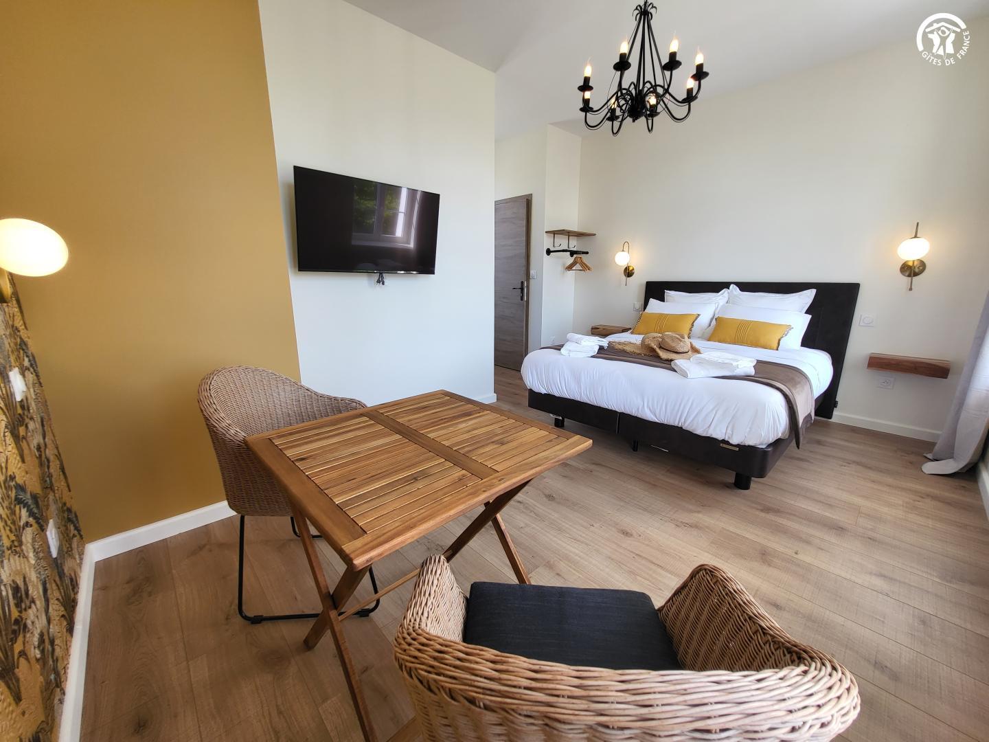 Chambre avec sa salle d'eau attenante photo 31