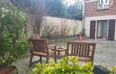 Salon de détente dans la cour Gîte n°G622653 Montreuil-sur-Mer - Pas-de-Calais - Salon de détente dans la cour