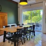 Coin repas dans la pi&egrave;ce &agrave; vivre
