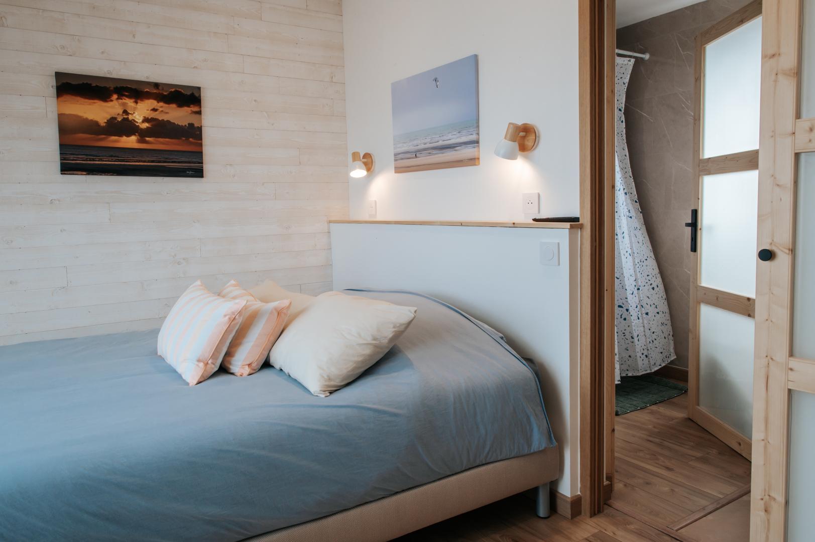 Chambre familiale avec lit 160x200cm, salle d'eau et 2 lits 90x190cm superposés photo 16