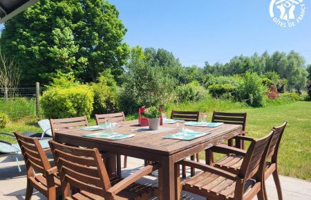 Chambre d'h&ocirc;tes n&deg;G622659 Rety - Pas-de-Calais - Terrasse avec salon de jardin et transats