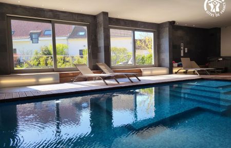 G&icirc;te n&deg;G622618 Courset - Pas-de-Calais - Espace bien-&ecirc;tre couvert et chauff&eacute; avec piscine, spa, et chaises longues