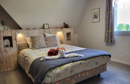 1ère chambre avec lit 160x190cm, bureau, dressing et salle d'eau attenante Chambre d'hôtes n°G622659 Rety - Pas-de-Calais - 1ère chambre avec lit 160x190cm, bureau, dressing et salle d'eau attenante