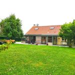V&eacute;randa vue du jardin sur l'arri&egrave;re du g&icirc;te
