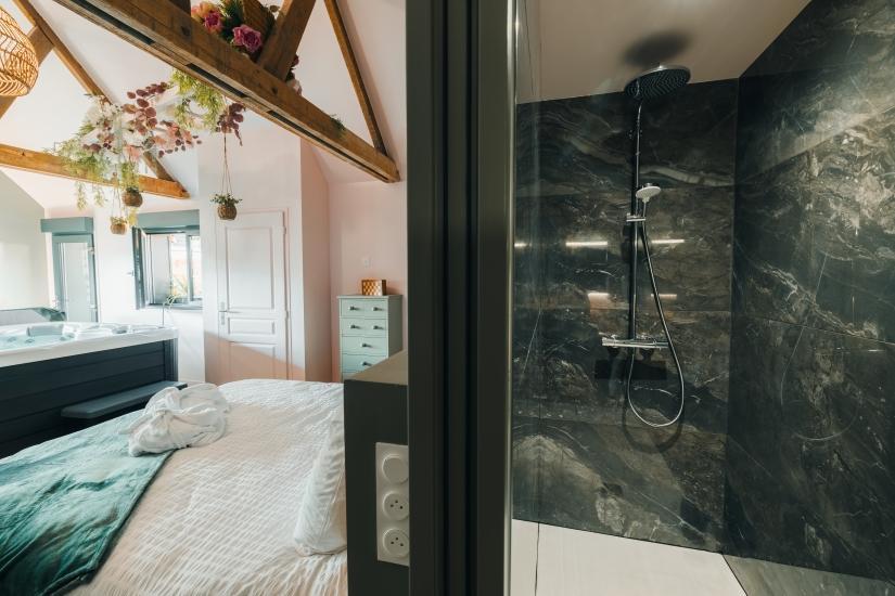 Chambre Love Room Salle d'eau avec une douche à l'italienne 160x90cm photo 44
