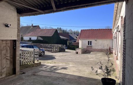 G&icirc;te n&deg;G622614 Acquin-Westb&eacute;court - Pas-de-Calais - cour ferm&eacute;e avec parking priv&eacute;