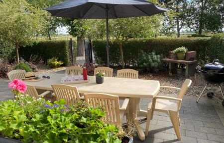G&icirc;te n&deg;G15261 Marck - Pas-de-Calais - Jolie terrasse avec barbecue Weber
