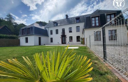 Façade du gîte avec petit jardin clos Gîte n°G622546 Bernieulles - Pas-de-Calais - Façade du gîte avec petit jardin clos