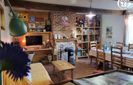G&icirc;te n&deg;G1486 Sailly-au-Bois - Pas-de-Calais - Coin salon et espace repas