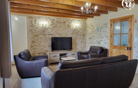 G&icirc;te n&deg;G1398 Pernes-l&egrave;s-Boulogne - Pas-de-Calais - Coin salon dans la pi&egrave;ce &agrave; vivre