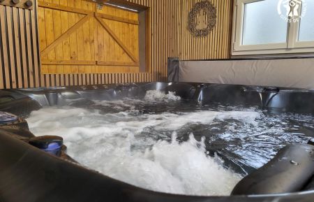 G&icirc;te n&deg;G622506 Ledinghem - Pas-de-Calais - Espace bien &ecirc;tre avec Spa dans une d&eacute;pendance couverte &eacute;quip&eacute;e d'une douche