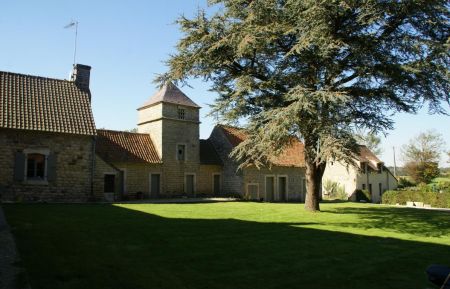 G&icirc;te n&deg;G622503 Wierre-Effroy - Pas-de-Calais - La cour devant le g&icirc;te