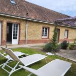 Arrière de la maison dans le jardin Arrière de la maison dans le jardin