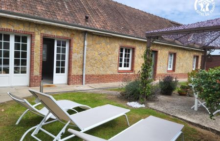 G&icirc;te n&deg;G622564 La Calotterie - Pas-de-Calais - Arri&egrave;re de la maison dans le jardin