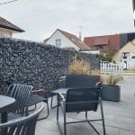 Cour avec salon de jardin et de d&eacute;tente